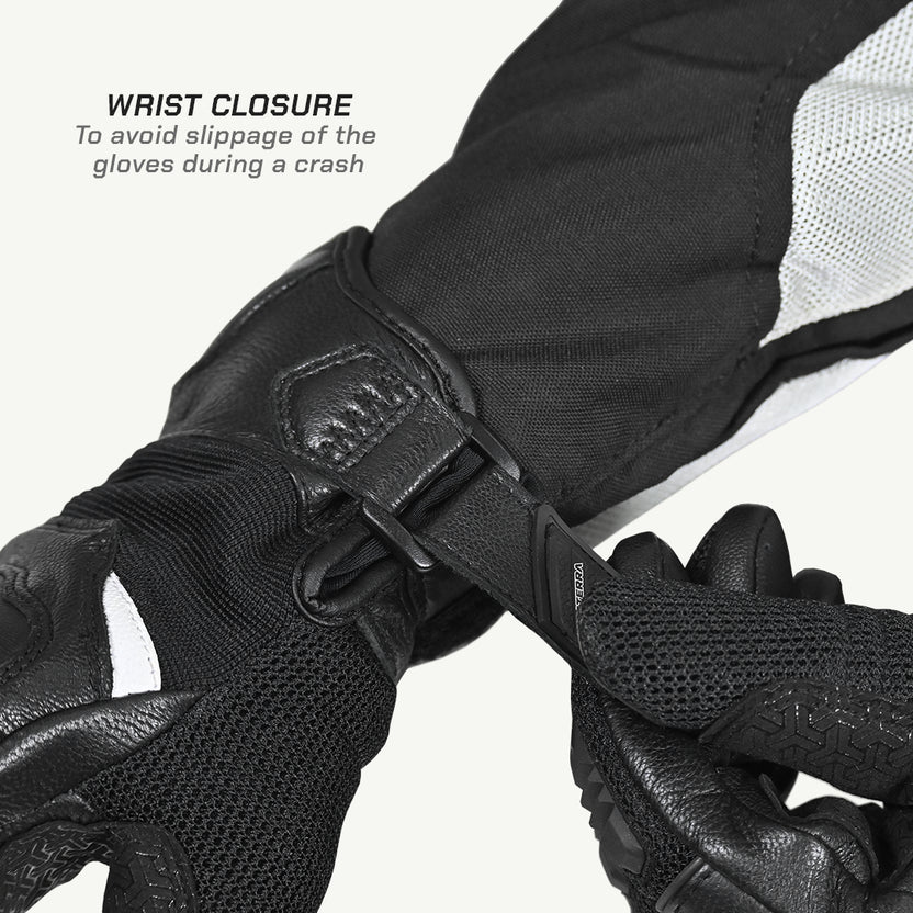 VIATERRA HOLESHOT – SHORT MOTORCYCLE RIDING GLOVES FOR MEN (LAVA RED)